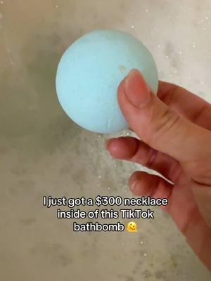 How is this possible?! And they’re only $20 right now🩷🤭 #bathbomb #bath #fizzy #jewelry #emeraldnecklace #necklace