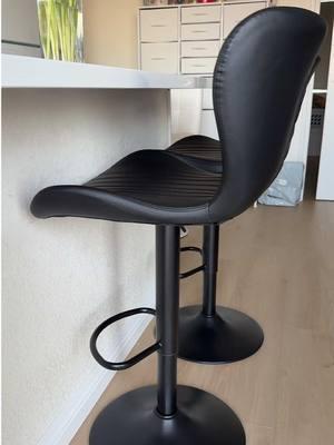 These are some nice bar stools 😍😍😍 and super easy to put together 👍👍 . . . . . #barstools#kitchenstools#stool#kitchenchairs#barchairs#furniture#modernfurniture  