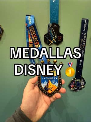 🏃‍♂️Hey bandita runner, estas son las medallas del Disneyland Half-Marathon Weekend 2025 en Anaheim. Hay de 5k, 10k, 21k, el Dumbo Double Dare, la Coast to Coast, y la carrera de los “kids” ¿Les gustan? ¿Reconocen a lo personajes en las medallas? 🏃‍♂️ #rundisney #disney #disneyland #Running #dumbodoubledarechallenge #dumbo #deportes #medallas 