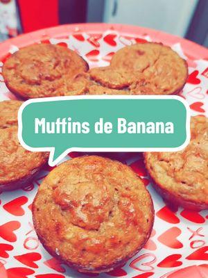 Banana Miffins with just 4 ingredients #miffins #bananamuffin #carlitarosita  #muffindeplatano  Ingredients: 2 platanos maduros 1/3 taza de mantequilla de cacahuate 2 cucharitas de polvo para hornear 2/3 chispas de chocolate