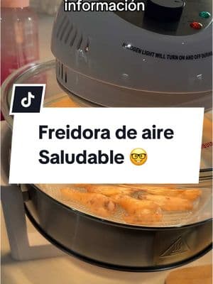 Las freidoras de aire con recubrimiento de Teflón pueden ofrecer conveniencia y beneficios en la cocina, pero también presentan algunos peligros y consideraciones que es importante tener en cuenta: 1. **Liberación de Gases Tóxicos**: A altas temperaturas, el Teflón puede liberar gases tóxicos que son perjudiciales para la salud. Esto puede incluir compuestos que pueden provocar fiebre del polímero en personas sensibles. 2. **Desgaste del Recubrimiento**: Con el tiempo y el uso frecuente, el recubrimiento de Teflón puede desgastarse, lo que puede resultar en la ingestión de partículas de Teflón. Aunque el Teflón en sí no es considerado tóxico, su ingestión a largo plazo no es recomendable. 3. **Riesgo de Rayones**: Los utensilios metálicos pueden rayar el recubrimiento de Teflón, aumentando el riesgo de que el material se desprenda y contamine los alimentos. Es recomendable usar utensilios de silicona o madera para evitar este problema. 4. **Temperaturas Extremas**: Las freidoras de aire pueden alcanzar temperaturas muy altas. Si no se siguen las instrucciones del fabricante, esto puede llevar a un sobrecalentamiento y una posible degradación del recubrimiento. 5. **Alternativas Saludables**: Existen modelos de freidoras de aire con materiales alternativos, como cerámica o acero inoxidable, que pueden ser más seguros y duraderos a largo plazo. 6. **Sensibilidad Química**: Algunas personas pueden ser más sensibles a los productos químicos liberados por el Teflón, lo que puede causar reacciones adversas en su salud. #Selenio #Salud #fyp #fypシ #VidaSana #parati #freidoradeaire #freidoradeairereceta  #greenscreen #creatorsearchinsights 