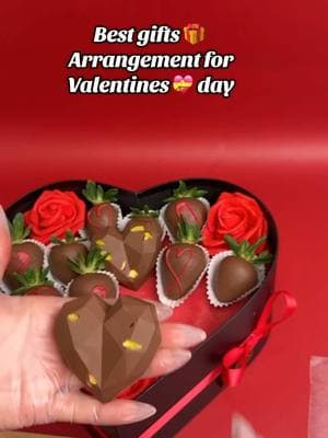 Te mostramos nuestro special sweet chocolate heart que es un hermoso arreglos de fresas decoradas con chocolate y con razón de chocolate en una caja de corazon ideal para que regales en este Valentines 💝 day. #amor❤️ #valentinesdaygift #mivalentin 