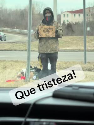 Que tristeza ver esto! #pidiendodinero #pidiendo #dinero #letrero #esquina #buscatrabajo #trabajo #quetristeza #quecoraje #gentehispana #gentetrabajadora #parati #viralvideo 