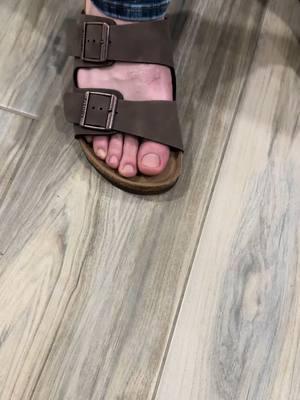 #TikTokShopLoveAtFirstFind #huaraches #huarachesartesanales #sandalias #men #fashiontiktok #fashion #menoutfit #otfitoftheday #caballero #menssandals #sandals #fitorysandals 