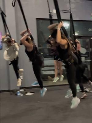 Look what we can do 👁️  #bungeefitness #bungeeone #groupfitness #fun #flying #cardio #Love 