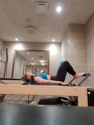 #pilates #pilatesball #reformerpilates #pilatesinstructor #pilateslovers #pilatestok #pilateseveryday #fyp 