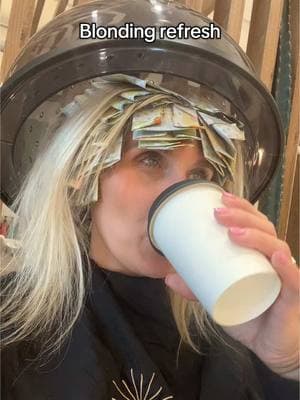 Being a girl is so much work 💁🏼‍♀️ #blonding #hairrefresh #vegashairstylist #dayinthelife 