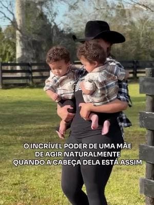 O incrível de uma mãe é agir naturalmente quando sua cabeça está assim 😱 - #Casal #pedidodecasamento #gravida #gravidez #gravidadegemeos #gravidas #maternidade #paternidade #pregnancy #gemeos #twins #twinpregnancy #filhosgemeos #mulher #familia #twinlife #meme #trollagem #piada #pegadinha #homemdevalor #casamento #humor