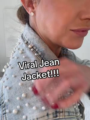 Viral jean jacket ! If you dont have this viral jean jacket you NEED it! #jeanjacket #jeanjackets #jeanjacketoutfit #ootdfashion #jackets 