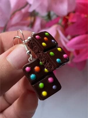 make brownie earrings out of clay with me!! 🤩😋🎀  #ValentinesDay #foodearrings #aesthetic #baking #amsr #cosmicbrownie