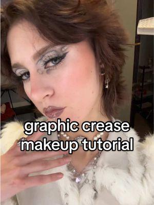 going back to my roots (i missed doing makeup so much) graphic creases tutorial! #makeuptutorial #graphicliner #graphicmakeup #creativemakeup #makeuptut #makeup 