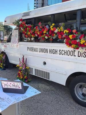 SO MANY CREATIVE FLOWER ARTISTS! #MomsofTikTok #mom #flowers #flower #tempeaz #tempeblooms #schoolbus #art #floraldesign #florist #floristsoftiktok #artistsoftiktok #fy #fyp 