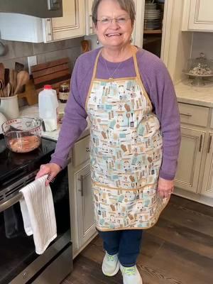 Mama Sue makes her MAMA’S FRIED CHICKEN… this is such a good recipe!  #mamasuessouthernkitchen #homewithmamasue #cookingtiktok #cooktok #chicken #friedchicken #friedchickenrecipe #chickenrecipe #chickenrecipes #southerncooking 