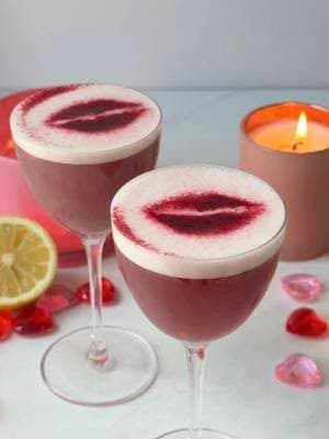 Love is in the air with these Valentine's Day Kiss Martinis 💋 Inspired by: @talia.dianee -2 oz. vodka -2 oz. pomegranate juice -1/2 oz. lemon juice -1/2 oz. simple syrup -1 egg white -lip stencil & red beet powder for topping #kissmartinis #ValentinesDay #valentinescocktails #galentines #martini