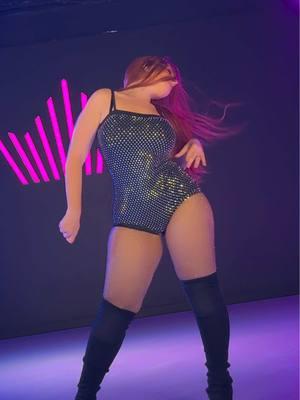 How do you like my dancing? 💃 Leave a comment! 🥰 ¿Qué les parece mi baile? 💃 ¡Escriban en los comentarios! 🥰 #DanceVibes #TrendingDance #TikTokDance #dancewithme #FeelingTheMusic #GrooveMode #LetsDance #ViralMoves #DanceChallenge #ForYou