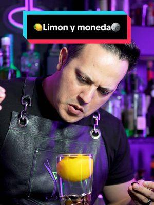 Este TRUCO con un LIMÓN te da MÁS PROPINA! 🍋🪙 #raulbartender #bartender #dinero #comohacermaspropina #bebidas #recetas #bartending #truco #limonymoneda 