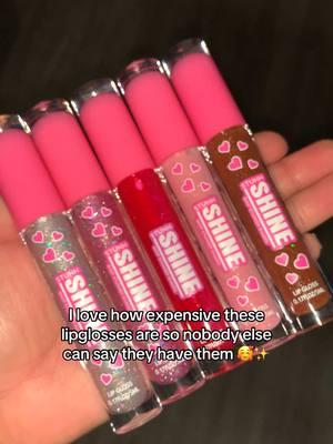 All mine 🥰 I love these lipglosses so much 💕🫶🏾 #holographiclipgloss #glitterlipglosses #lipgloss #viralglittergloss #glittergloss #glittery 