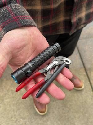 An all in one carry with the #knipex 125, a flashlight and pen.  Be ready fast with your gear at your side. Real gear for a real solid carry! Shop the handmade gear at www.taleofknives.com Everyday carry tool belt organizers for multitools, flashlights and more! #SmallBusiness Artisan crafted on the west coast in the #pnw Oregon! #toolsofthetrade #shopsmall #belts #boots #multitool #pen #flashlights #olight #prime #ttshop #knipex #pliers #smallbusinesscheck #shotshow #locallymade