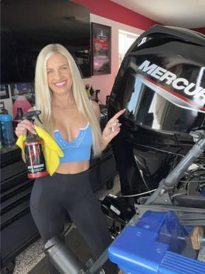 Let’s do it! 💦 Putting @blingsauce Hot Sauce to work! That @mercurymarine outboard be looking 👀 Fresh & Clean on our @lundboats !  🔗blingsauce.com  #getsauced #blingsauce #hotsauce #boatcare #clean #wax #mrsswoop