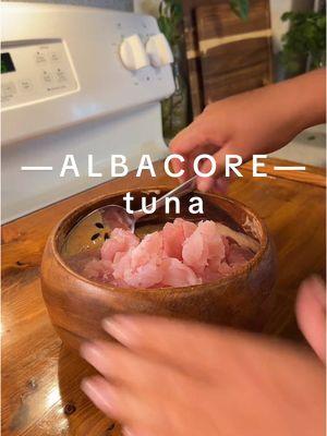 When the lyrics ain’t matching the video🤭anyways, calling all fish lovers. Using albacore tuna here. I’ve posted one before with ahi under my LOCAL FOOD🇫🇲 playlist PT40🥰 ingredients are always listed in the caption! Sa chaaaa!  #samongo #fish#sasimi #tuna #friday #hawaii #seafood #micronesianfoodie 