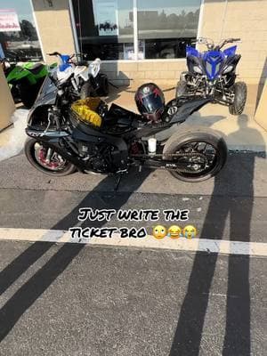 🙄 road pirates ya know 😒 #fyp #trending #bikersoftiktok #yamaha #yamahar1 #biketok #foryou #bikelife #moto #1000cc #foryourpage #motorcycle #rollracing #superbike #sportbike 