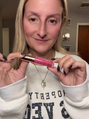 I love these pink lily tinted lip oils! Perfectly pink is my fave!  #tgif #fyp #lipgloss #lipoil #tintedlipoil #pinklilybeauty #perfectlypink #shopwithme #pinklilyambassador #TikTokShop 