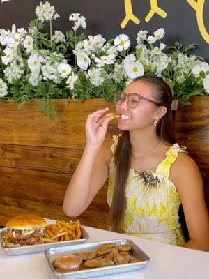 The perfect meal 🐣 #3LC #lunch #lunchspot #friedchickenrestaurant #glutenfree #vegas #vegasfoodie #vegaslocal #familyownedbusiness 