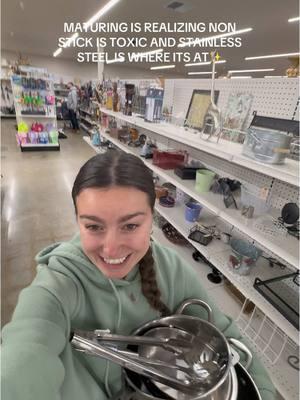 Stainless steel freaking haul, don’t sleep on goodwill all this for $15😍🌱🫶🏻 #stainlesssteel #stainlesssteelcookware #stainlesssteelcooking #nontoxic #nontoxiclifestyle #nontoxicliving #goodwill #goodwillhaul #goodwillfinds