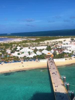 Ummm do you see the color of the water? #travel #traveltiktok #carnival #carnivalcruise #family #familytime #familycruise #grandturk #Caribbean #traveltok #vierka0221 #comeseawithvierka #cruise #carnivalcelebration 