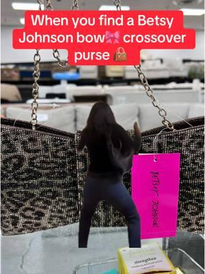 🚨 40%-80% OFF retail prices❗️ 📫BULLDOG LIQUIDATORS LAS VEGAS 3185 E. Tropicana Ave. Unit B  Las Vegas NV 89121 ⏰Monday-Sunday 10:00am-9:00pm ☎️(702) 433-8200 #betsyjohnsonbag #bowbag #discountshopping #liquidationstore #bulldogliquidatorslv #bulldogliquidatorslasvegas #lasvegaslocal  #Meme #MemeCut #memenatal 