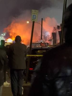 Avião caiu em Northeast Philadelphia #northeastphiladelphia #planecrash #fire #plazamall #cottmanave 