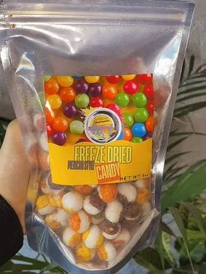 The best snack ever 😋🔥! You can purchase up to 3 bags in one for a great price! 🟢🟣🔵🟠🔴🟡  #skittles #foryoupage #paratii #viralvideo #cravingsatisfied #candy #tajin #snacks #freezedriedcandy #americanairlines  #freezedriedskittles #mexicantiktok #saborestiktok #fettywap #plane #blackhawk #komander #komanderoficial 