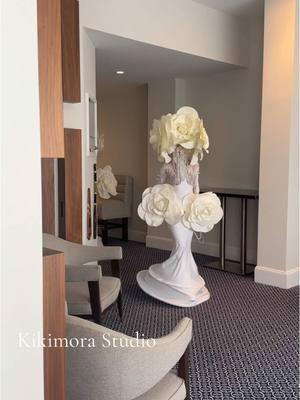 ✨ White Living Roses™ ✨ Ethereal elegance, timeless beauty, and unforgettable spectacle. Available for high-end events globally, straight from Miami! Elevate your gala, wedding, or luxury celebration with this breathtaking living art experience. 📍 Now booking worldwide 📩 DM for inquiries #LivingRoses #LuxuryEntertainment #KikimoraStudio #HighEndEvents #EventDesign #LuxuryWeddings #GalaEntertainment #artinmotion 