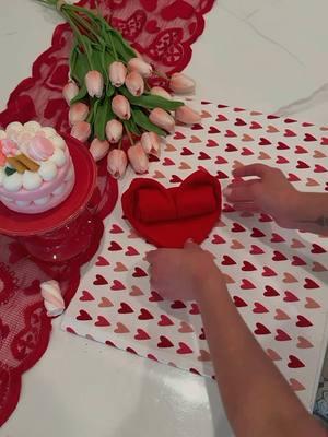 Create a beautiful heart-shaped napkin for the perfect Valentine’s dinner❤️ A simple yet elegant touch to make your table setting extra romantic 💝 who’s trying this for their date night ?  #datenight #valentinesdinner #valentinesevent #valentinesdaygift  #valentinestable #bemyvalentine #valentinedinner 