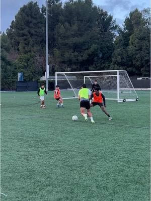 Back in LA and back to work 💪🏽⚽️ #football #Soccer #futbol #fussball #fifa #fc25 #ecnl #mlsnext #footballer #soccerplayer #soccerskills #coach 