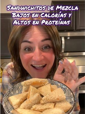 Sandwichitos de Mezcla bajos en Calorias y Altos en Proteínas. #deficitcalorico #caloriedeficit #bajoencalorias #altoenproteinas #recetasbajasencalorias #recetassaludables #bajardepeso #comidaboricua #sandwichitosdemezcla #meriendabajaencalorias #meriendasaludable #keto 