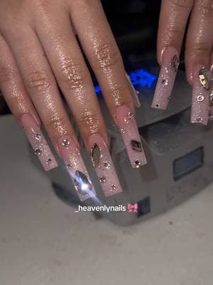 pretty in pink #birthdaynails 🎀💦💋 #pinknails #pinknailinspo #pinknails💅 #blingnails #blingnails💎 #blingnail #glitternails #818 #818nails #losangeles 