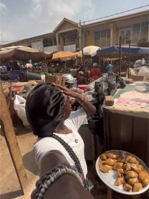 Come to the Accra market with me 🇬🇭 #ghanatiktok🇬🇭 #ghanatiktokers #tiktokghana🇬🇭 #makolamarket #fyp 