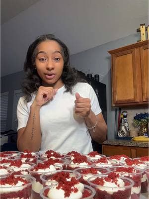 Day in the life of a baker💗  Follow us @sweettreatsbychloejelyse Via instagram for updates and more Sweet Treats info!🙌🏾🌸  #houstonbaker #bakery #dayinthelife #baking #cake #cakedecorating #foryoupage #fypシ 