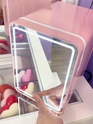 Una belleza!🥰💞💖💘 #minifridge #minifridgeorginizing #minibeautyfridge #beautyfridge #minitefrigerator #mininevera #skincareroutine #skincare #skincaretips #skincareorganizer #skincareorganization #cuidadodelapiel #organizacion #productosdelapiel #portableminirefrigerator #minirefri #fashionlookbook  #treasurefinds  #tiktokshopfashionlookbook #TikTokShopLoveAtFirstFind #seasonalgems #lovelanguage    #NewYearNewAura #minirefrigrator #fashionlookbook  