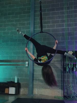 Trying to have a good time dispite these bad times... #aerialist #aerialhoop #aeriallyra #lyra #aerialdance #aerialarts 