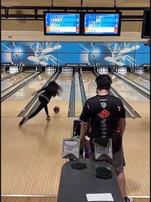 were you in the live stream last night? we had a pretty fun cross with @Josh @Aj and @Morgan Kramer !! #foryoupage #foryou #fyp #bowling #2handed #2handbowling #2handedgirl #girlbowler #stormbowling #bowlingtiktok #livestream #clips @Storm Products 