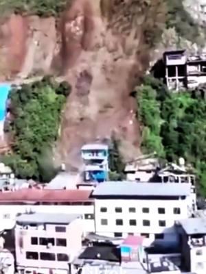 #mountainslide#landslide#fyp#viral#tiktok#nature#disaster#badweather @Nature  @Nature  @Nature @YunPu @oceanlife-fishing 