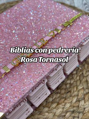 WhatsApp 252-740-4009. 🌸 Envíos a USA, Puerto Rico y Honduras. #untecitocondios #reinavalera1960 #bibliaspersonalizadas #todoparatubiblia #tiendadebiblias #bibliaspersonalizadasusa #bibliasconpedrería 