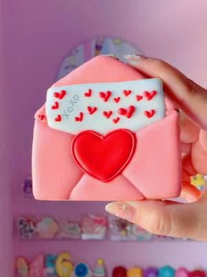 Galletas Decoradas San Valentín #galletasdecorazon #galletasamor #decoraciondegalletasconglasa #decoraciondegalletas #fawaii #decorandogalletasconroyalicing #cookieartist 