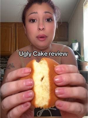 Reviewing the ugly cakes #uglycake #Foodie #foodreview #cake #chinesefood 