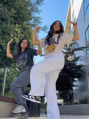 groovy vibes🔥 w/ @Shivani Bhagwan #fyp #dance #dancer #dancetrend #bollywood #bollywoodsong #lovemerahithit #billu #srk #deepikapadukone #tiktokindia #trending 