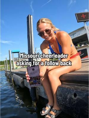 Is the gas girl rizzing me up? #rizz #lakeoftheozarks #jetski #lakelife #gasgirl #2stroke #fyp #foryou #mizzou #jetskiing 