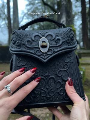 This bag is literally a dream 🖤 #halloweenlifestyle #gothgirl #gothaesthetic #spookyszn #spookyseason #vampiregirl #vampireaesthetic #gothbag 