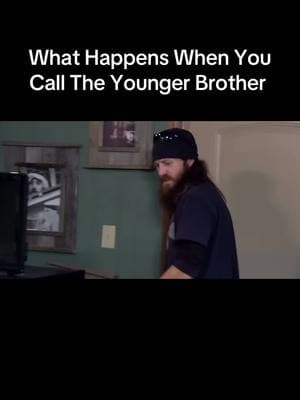 Younger Brothers Always Knows Best 🤣🤣 #si #duckdynasty #Outdoors #handcuffs #brother #fire #willie #foryoupage #fyp #fypシ #viralvideo #solution #youngersiblings #duckcommander 